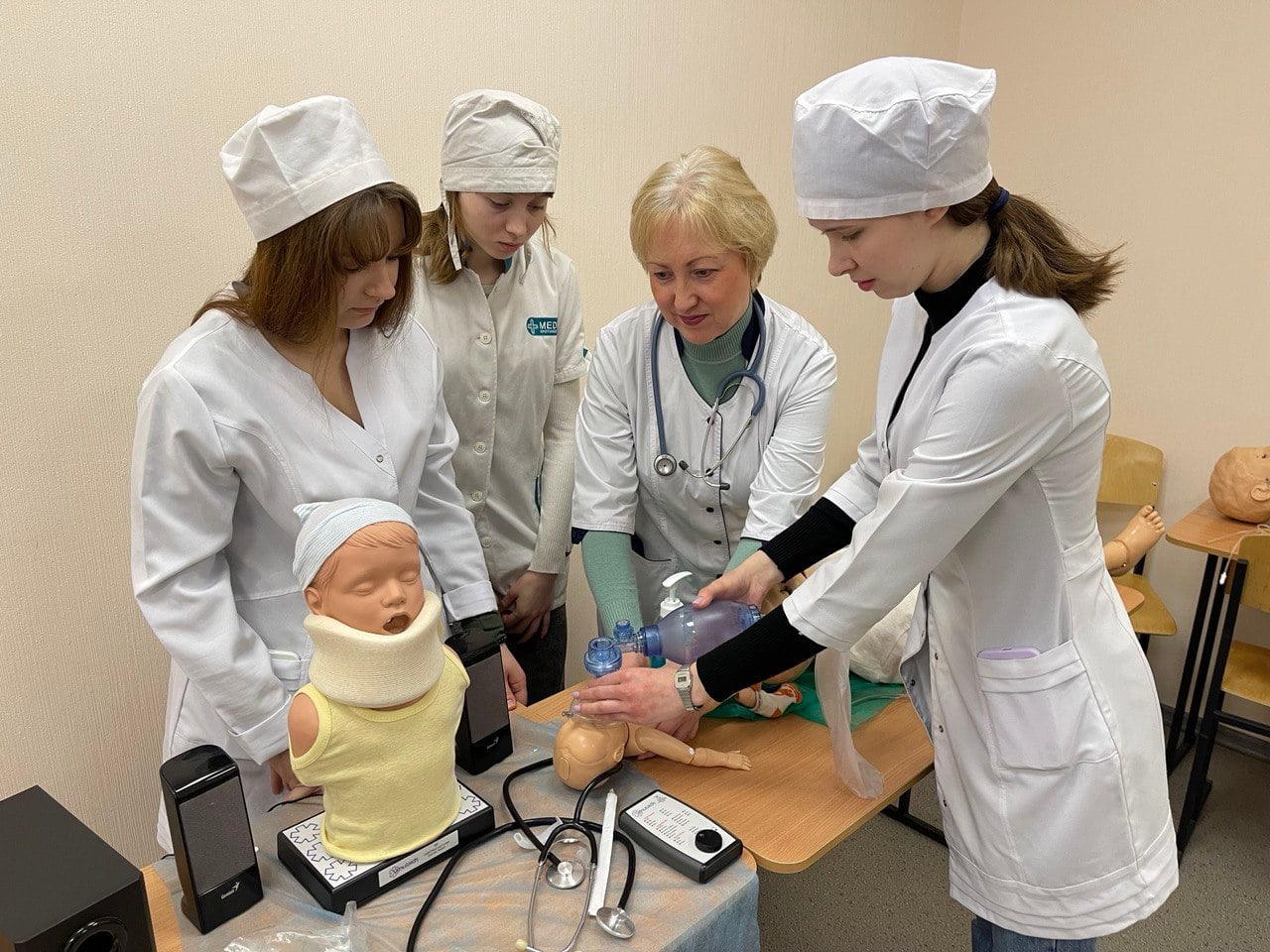 Где учат лучших врачей? Что происходит в медвузах на востоке и западе Украины